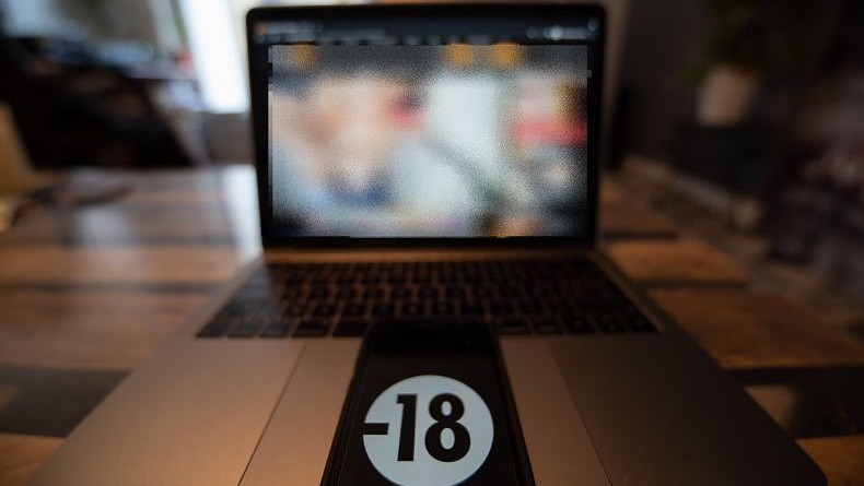 4 Aktor Film Porno di Prancis Didakwa Memerkosa Perempuan Lawan Main