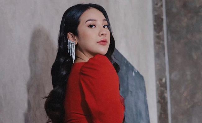 4 Artis cantik yang mengaku ngefans Vincent Rompies