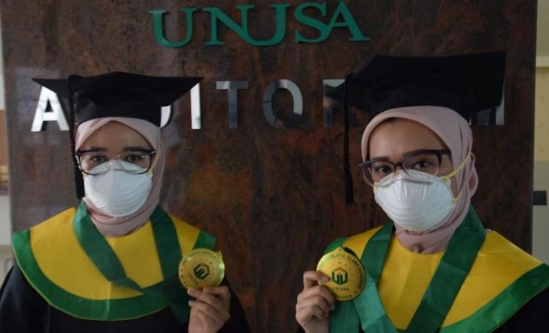 Unik, Mahasiswi Kembar Cantik Vera dan Vena Lulusan Kedokteran Unusa Wisuda Bareng