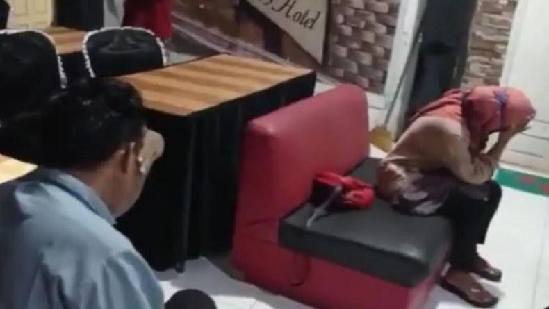 Viral Oknum Kades Tertunduk Malu Digerebek dalam Kamar Hotel Bersama Perempuan