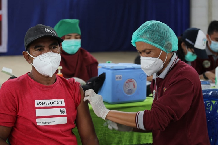 Vaksinasi Covid-19 Dosis 2 di DKI Jakarta Hampir 100 Persen