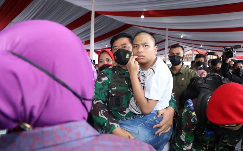 Panglima TNI dan Kapolri Beri Dukungan Psikososial bagi Anak-Anak Terdampak Covid-19