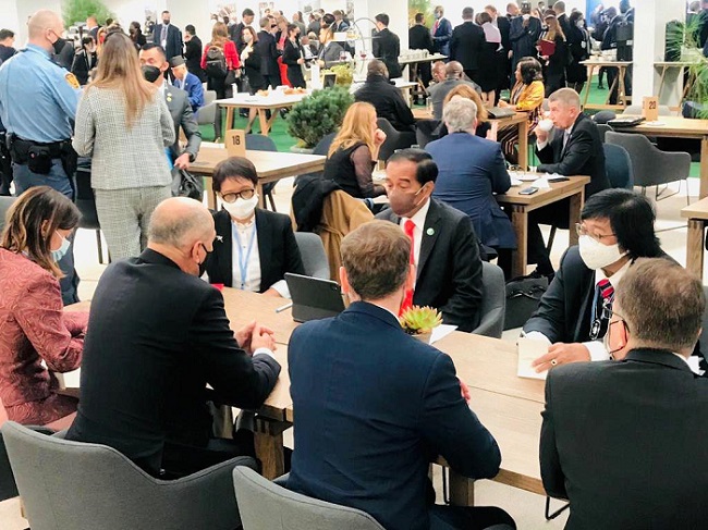 Bertemu PM Slovenia, Jokowi Singgung Diskriminasi Kelapa Sawit