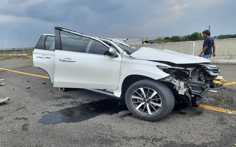 Vanessa Angel dan Suami Kecelakaan di Tol Jombang, Mobilnya Hancur 