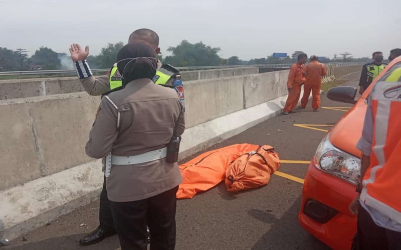 Terlempar dari Mobil, Vanessa Angel dan Suami Tewas 