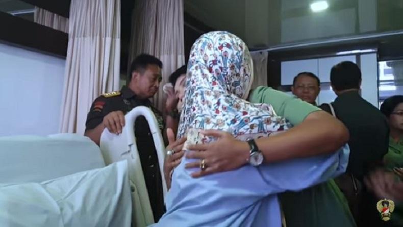 Jadi Panglima TNI, Ini Momen Jenderal Andika Perkasa Menangis saat Bertemu Prajurit yang Sakit