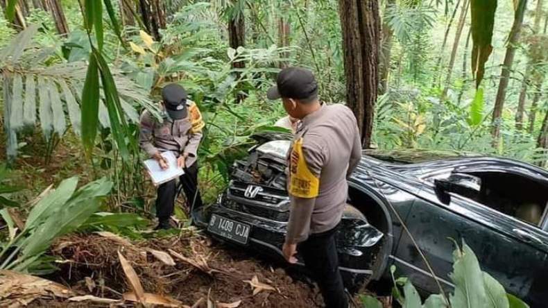Mobil Terjun ke Jurang Alas Sigong Purworejo, 3 Luka 