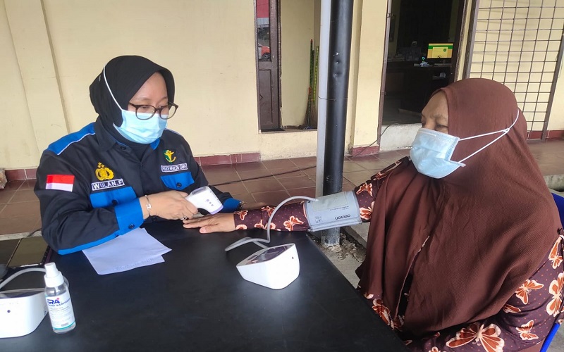 Cerita Nenek Usia 73 Tahun Datang ke Kantor Polisi Minta Divaksin agar Tetap Sehat