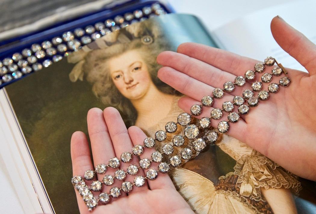 Gelang Berlian Ratu Prancis Marie Antoinette Terjual Rp116,7 Miliar