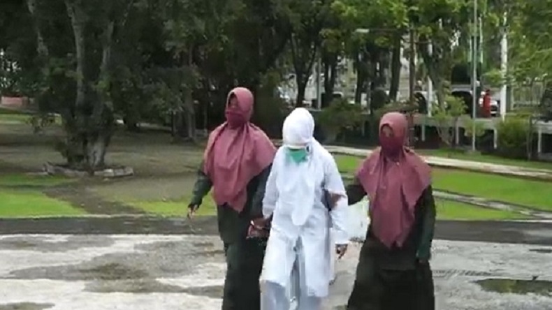 Perempuan Buka Jasa Open BO di Aceh Dihukum Cambuk dengan Pasangannya