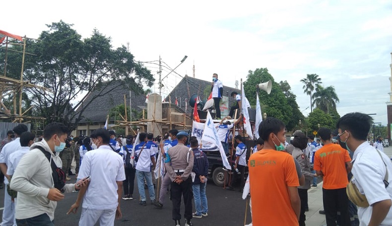 Diupah Rp2 Juta, Buruh di Majalengka Tuntut UMK Sesuai KHL
