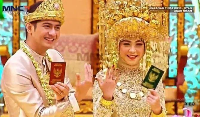 Ria Ricis dan Teuku Ryan Kelelahan Usai Akad Nikah, Oki Setiana Dewi: Keberatan Hiasan Kepala