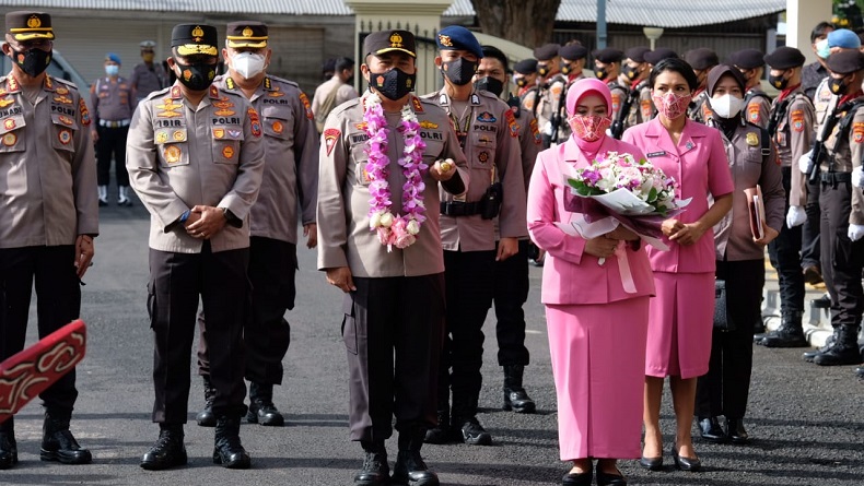 Kapolda Sulut yang Baru, Irjen Pol Mulyanto Disambut saat Tiba di Manado