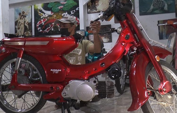 Awalnya Suka Otak-Atik Mesin, Pria Bantul Sukses Restorasi Motor Tua Beromzet Belasan Juta
