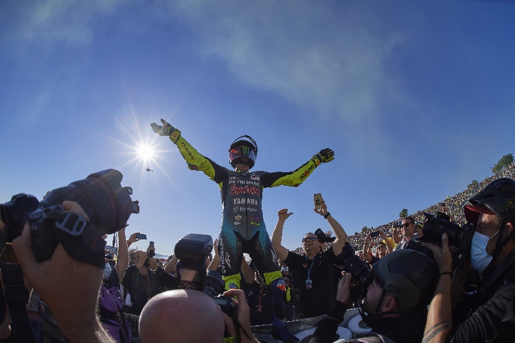 Valentino Rossi Tersanjung Diberi Tribune Khusus di MotoGP 2022