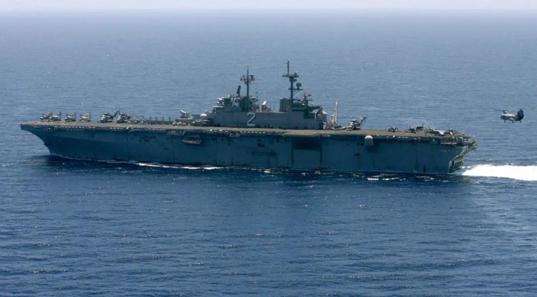  Helikopter Perang Iran Dekati Kapal Induk Amerika Serikat