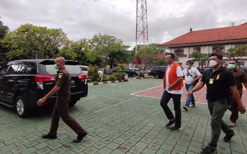 Mantan Sekda Buleleng Diserahkan ke JPU untuk Segera Disidang