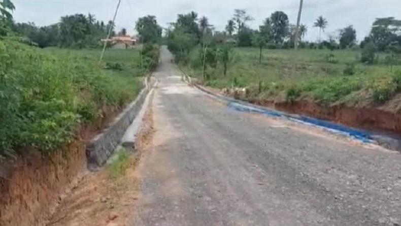 Diancam Preman Bersajam, Pekerja Proyek Jalan Muara Sungkai Lampung Utara Ketakutan