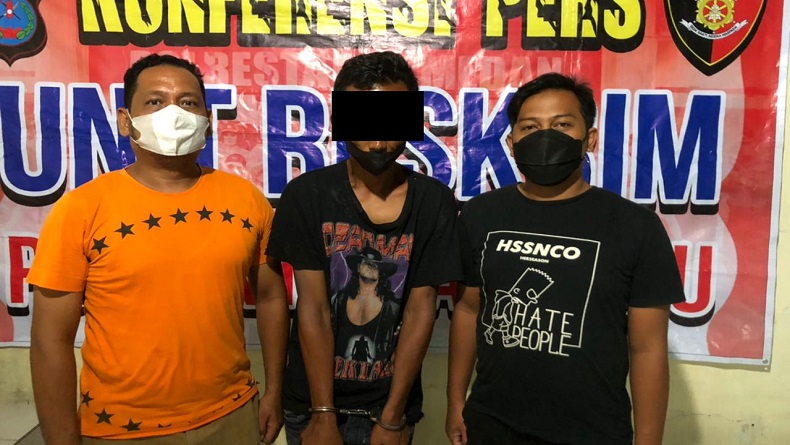 Paksa Pengendara Belanja di Lampu Merah, Penjual Air Mineral Ditangkap