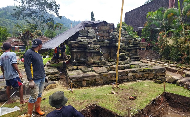 Cari Bentuk Asli, BPCB Jatim Ekskavasi Candi Peninggalan Mataram Kuno di Batu 