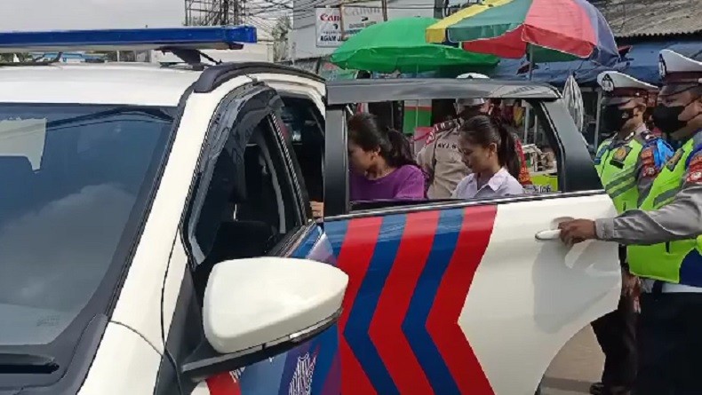 Terjaring Operasi Zebra saat Berkendara, Dua Gadis ABG Ini Panik Kemudian Diantar Pulang Polisi