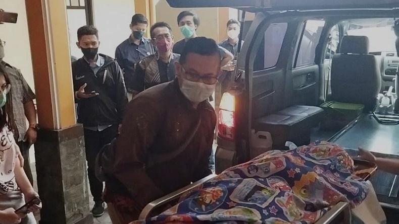 Bos Mebel, Istri dan 2 Anak Ternyata Korban Tewas Mobil Ditabrak Kereta di Pasuruan