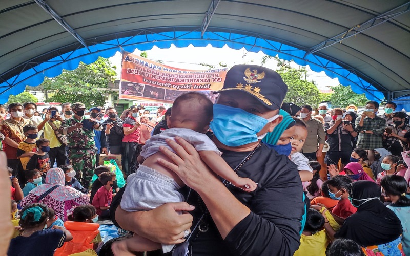 Gubernur Kalteng  Menyambangi Warga Terdampak Banjir