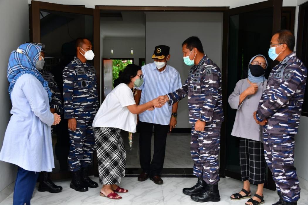 KSAL Beri Hadiah Rumah ke Janda Purnawirawan TNI AL