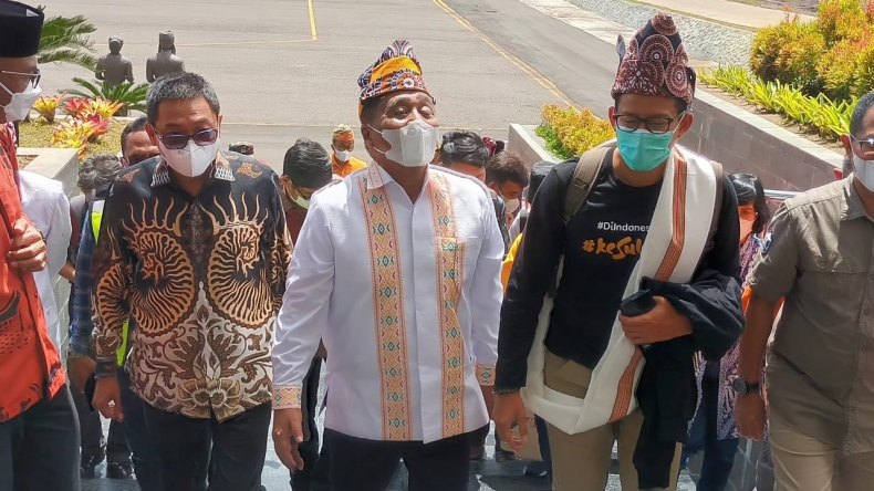 Vaksinasi Pelaku Parekraf di Tana Toraja, Menparekraf Sandi: Hari Ini Target 1.000 Orang