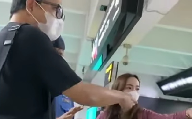 Viral Cekcok dengan Penumpang Lain di Bandara Soetta, Arteria Dahlan Tempuh Jalur Hukum