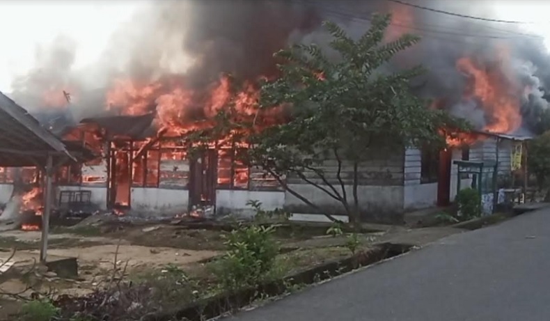Kebakaran Hanguskan 8 Petak Rumah Semi Permanen di Pangkalpinang