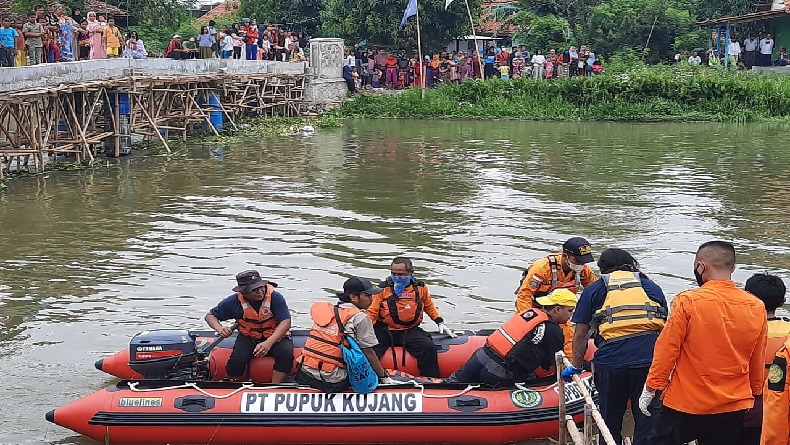 Terpeleset saat Mencari Siput, Kakek Tewas Tenggelam di Irigasi Tarum Timur Karawang