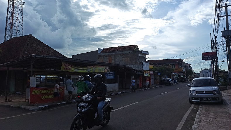 Brutal, Gerombolan Remaja Turun dari Mobil lalu Menyerang Warga di Kota Sukabumi