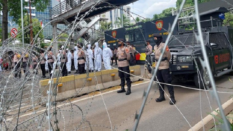 Ada Demo Buruh, Polisi Tutup Jalan Menuju Istana