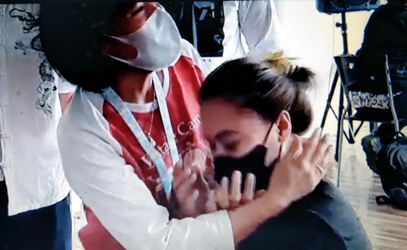 Vaksinasi di Tempat Karaoke, Perempuan Cantik Ini Menangis Takut Disuntik