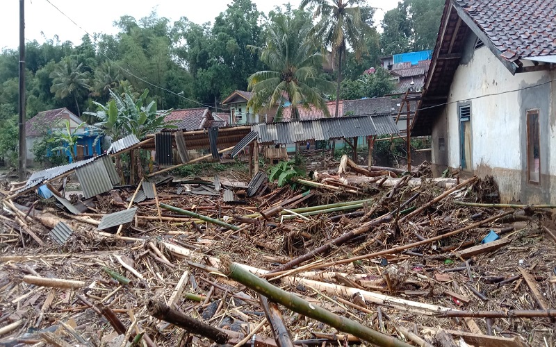 Banjir Bandang dan Tanah Longsor Terjang Sukawening Garut, 100 Warga Mengungsi