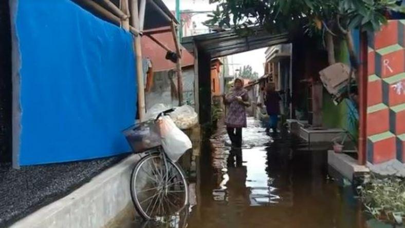 Banjir Bercampur Rob Rendam 2 Kelurahan di Kota Pekalongan 