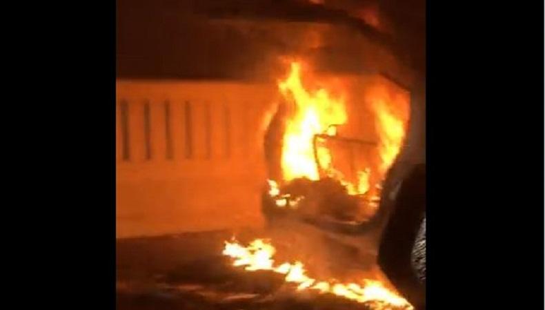 Mobil Terbakar di Tol Layang MBZ arah Cikunir, Jalur Masuk Ditutup Sementara