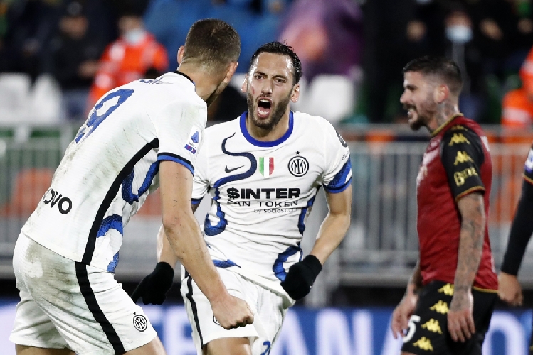 Inter Milan Hajar Venezia, Calhanoglu Cetak Gol dari Luar Kotak Penalti