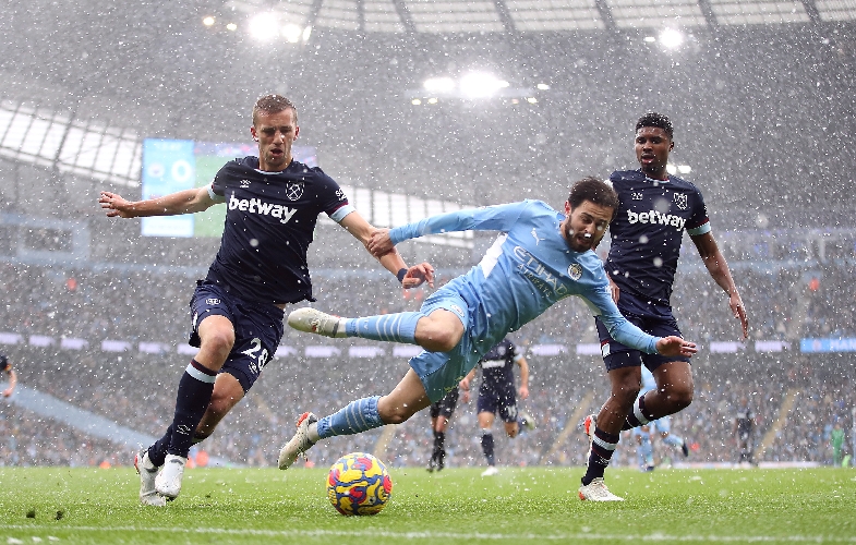 Hasil Lengkap Liga Inggris Semalam: MU vs Chelsea Imbang, Man City Menang