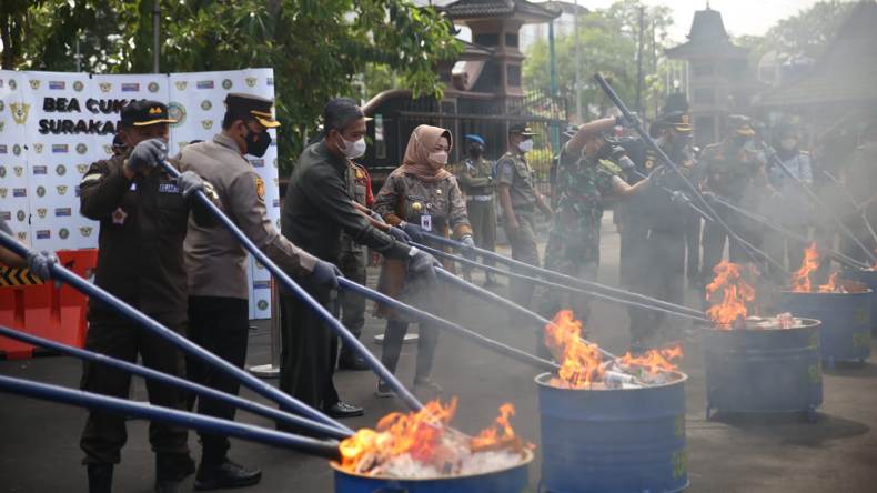 Bea Cukai Musnahkan Barang Milik Negara di Halaman Setda Sukoharjo, Apa Saja? 