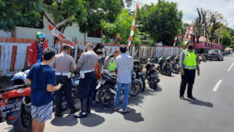 Razia di Jalan Trans Sulawesi, Puluhan Motor Terjaring Sat Lantas Polres Minsel
