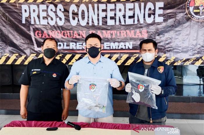 Polisi Tangkap 2 Pelaku Pembakaran Omah PSS, Tersangka Oknum Suporter