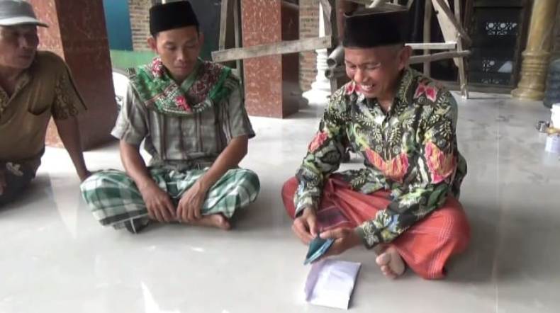 Panitia Pembangunan Musala di Batang Kaget Dapat Sumbangan Berisi Uang Mainan  