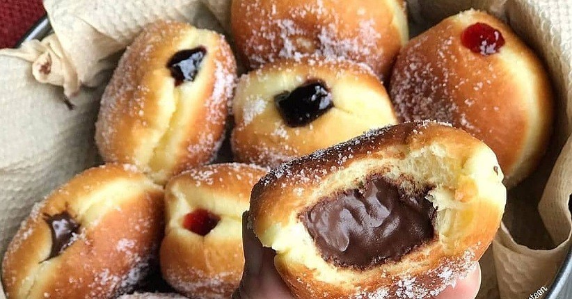 Cara Membuat Donat Bomboloni Lembut, Enak Isi Cokelat Lumer