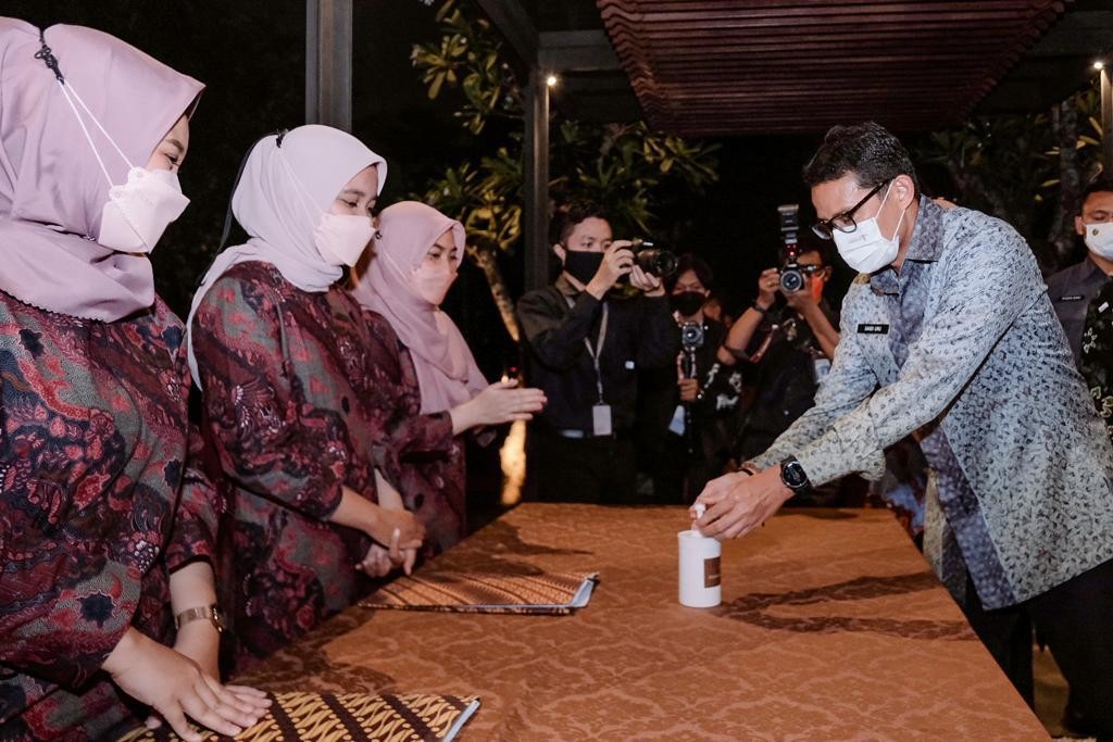 Luncurkan SNI dan Skema Akreditasi CHSE, Menparekraf: Ini Standar Utama Pelayanan di Parekraf 