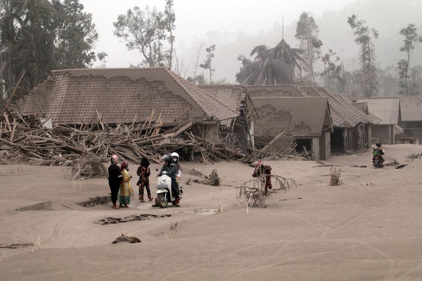 Tim Gabungan Relawan Jatinangor Diberangkatkan ke Semeru 