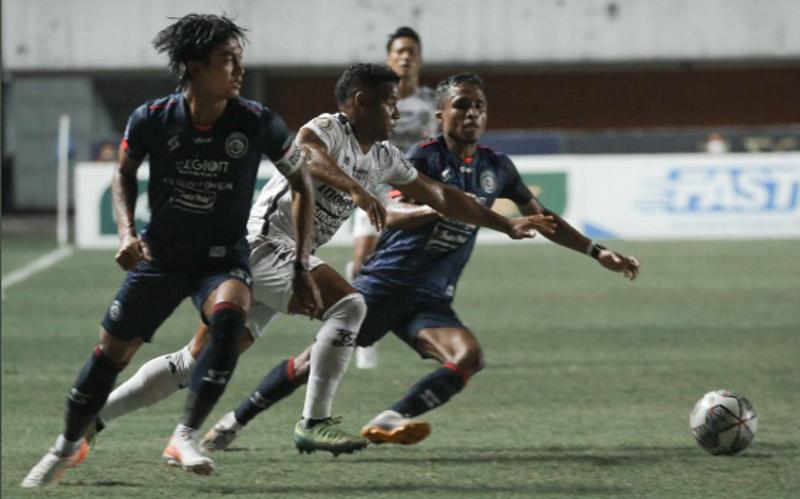 Persebaya Mengancam, Arema FC Wajib Menang Lawan PSS Sleman Malam Nanti 