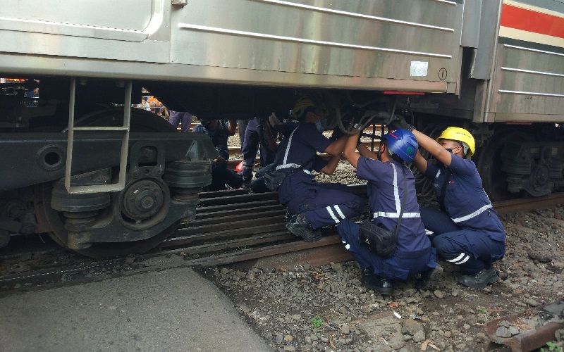 KRL Anjlok di Perlintasan Stasiun Sudimara, Jalan Jombang Raya Ditutup