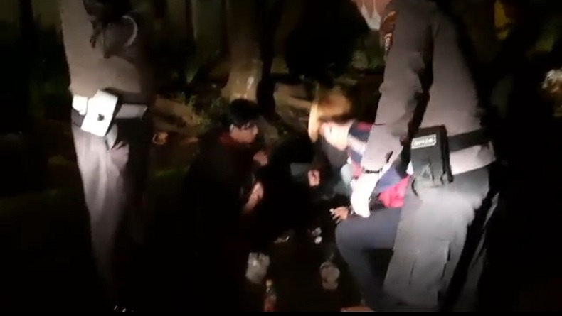 Pesta Obat Terlarang dan Miras di GOR Sukapura Tasikmalaya, 3 Pemuda Ditangkap Polisi